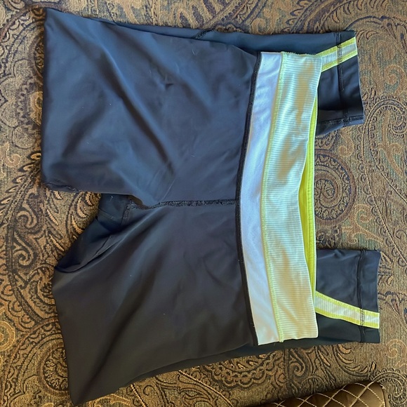 Lululemon leggings Size 8 - Picture 2 of 6